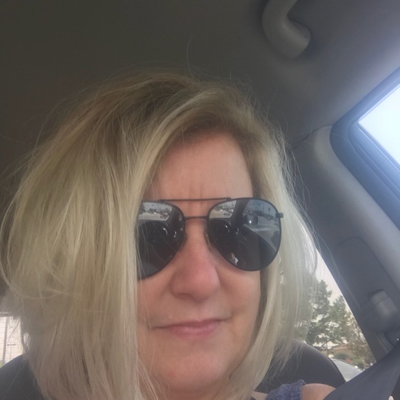 Meet your Posher, Karen - Picture 1 of 1